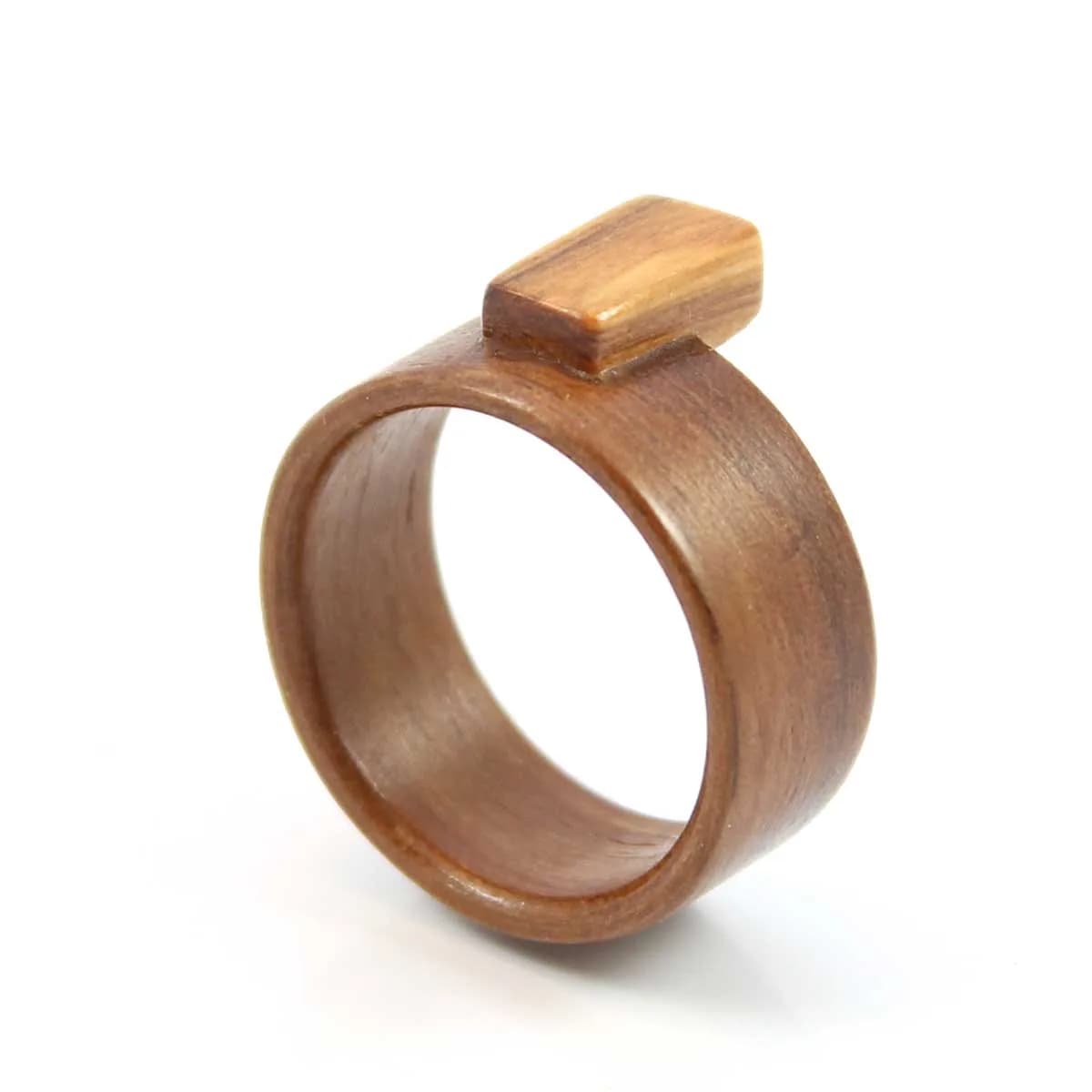 Ring
For two